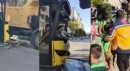 Belediye otobüsü, kamyona çarptı; 22 öğrenci yaralandı