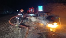 Bucak'ta seyir halindeki otomobil yandı