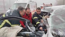 Burdur'da siste zincirleme kaza: 1'i ağır, 2 yaralı