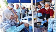 Büyükşehir’in aşure ikramları sürüyor