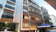 Cam silerken 5. kattan düştü