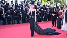 Cannes'da Ebru Yaşar sürprizi