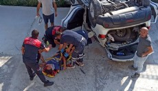 Dere yatağına düşen otomobilde anne oğul yaralandı