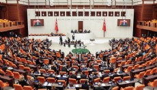 Doğum izni ve sosyal medyaya 15 yaş düzenlemesi kabul edildi