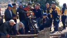 Düştüğü kuyudan itfaiye kurtardı