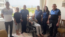 Emekli polise, meslektaşlarından anlamlı destek