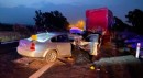 Emniyet şeridinde duran TIR'a otomobil çarptı: 2 ölü