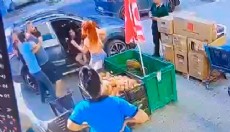 Erkek arkadaşı tarafından sokak ortasında darbedildi