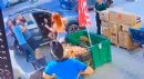 Erkek arkadaşı tarafından sokak ortasında darbedildi