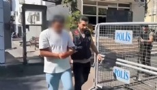 Eski eşiyle ilişkisi olduğunu öne sürdüğü kişiyi vurdu