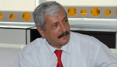 Gazeteci Zeki Özer Antalya'da toprağa verildi