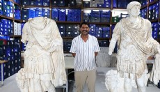 Hadrianus heykeli yeniden ayağa kaldırıldı