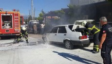 Hareket halindeki otomobil yandı