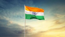 Hindistan'da savaş uçağı düştü