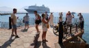 İngiliz turistler kruvaziyerle Antalya'ya geldi