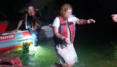 Irmaktaki adacıkta mahsur kaldı, ekiplerden özür diledi