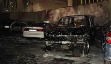 Isınmak için ateş yaktı 5 araç küle döndü