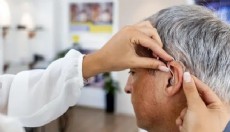 İşitme kaybı Alzheimer’i tetikliyor