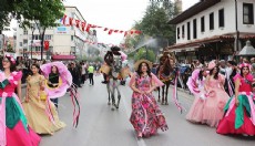Isparta'da renkli festival korteji