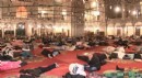 İstanbullular geceyi camiler, spor salonları ve parklarda geçirdi