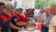 İtfaiyecilerden aşure ikramı