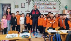 Jandarmadan öğrenci ve öğretmenlere seminer