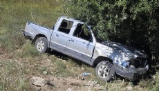 Kamyonet dereye uçtu: 2 yaralı
