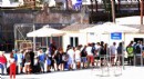 Kapıda vizeyi duyan uzun kuyruklar oluşturdu