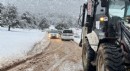 Karda mahsur kalanlar kurtarıldı