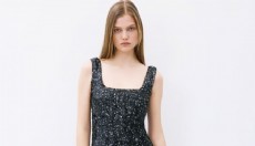 Kare Yaka Elbise Nasıl Kombinlenir? 2026 Trend Stil Rehberi