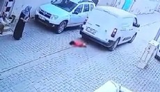 Kargo aracının altında kalan çocuk hayatını kaybetti