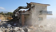 Kaş'ta 5 bin 112 kaçak yapının yıkımı için 10'uncu ihale