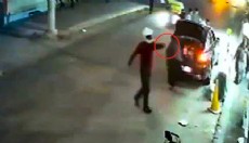Kaskla geldi ateş açıp kaçtı; 1 yaralı