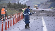 Kaza kırıma uğrayan F-16 uçağının enkazı kaldırılıyor