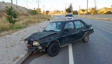 Kaza yaptığı otomobili bırakıp kaçtı