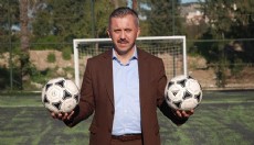 Kemer'e yeni halı saha