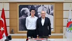 Kepez’in gururu Serhat’a, Kocagöz’den burs desteği