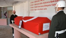 Kıbrıs gazisi askeri törenle Antalya'da toprağa verildi