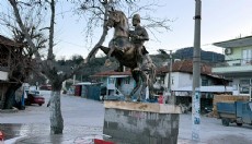 Köy meydanına Atatürk heykeli dikildi