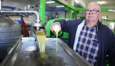 Kumluca zeytinyağı deposuna döndü