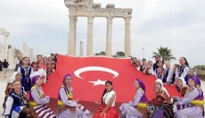 Manavgat'taki yerleşik yabancılar 19 Mayıs coşkusunu paylaştı