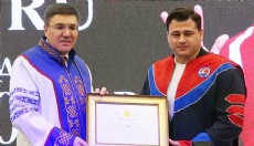 Milli güreşçi Rıza Kayaalp'e fahri doktora unvanı