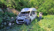 Minibüs şarampole yuvarlandı: 8 yaralı