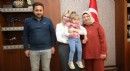 Mucize bebek Özlenen, doktorunu ziyaret etti