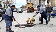 Muratpaşa’da yollar onarılıyor