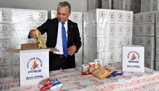 Muratpaşa'dan gerçek ihtiyaç sahiplerine gıda kolisi