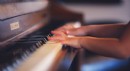 Müzik aleti çalmak beyni yaşlanmaya karşı koruyor