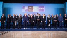 NATO Zirvesi'nde aile fotoğrafı çekildi