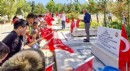 Öğrencilerden şehitlik ziyareti