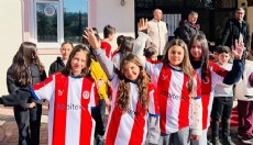 Öğrencilere Antalyaspor forması hediyesi